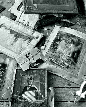 Waterlogged Possessions after Cyclone Gabrielle's Devastation (via de la terre)